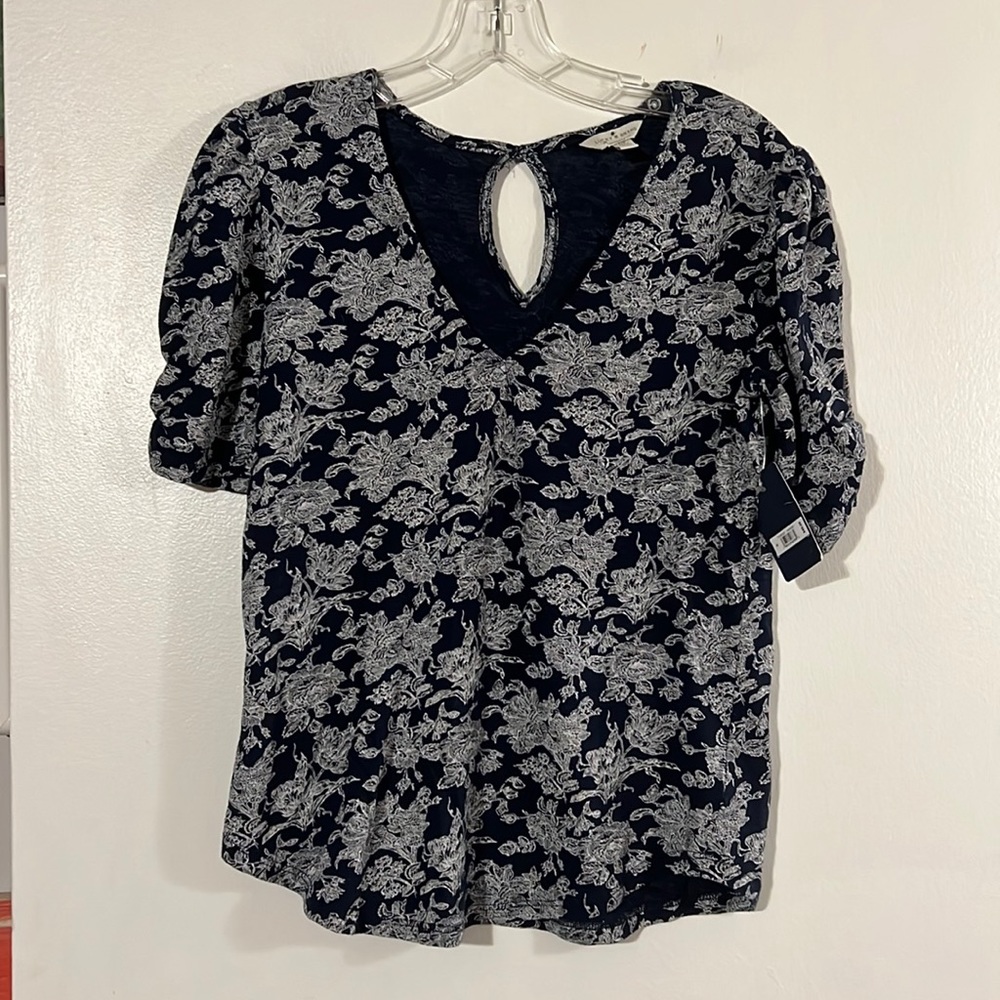 Lucky 🍀 Brand darkest blue/white v neck top.